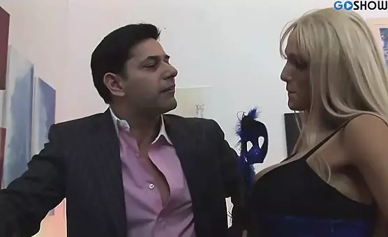 动漫中国人动漫 - Gorgeous blonde gets rough anal from strong dude